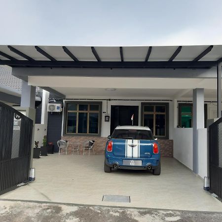 Rumah Armand Melaka 4Br Fully Aircond Exterior foto