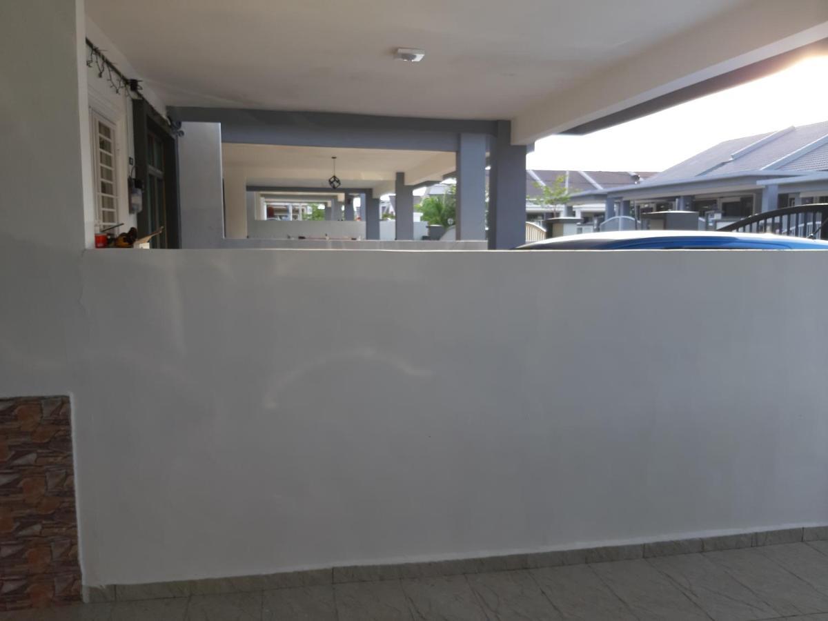 Rumah Armand Melaka 4Br Fully Aircond Exterior foto